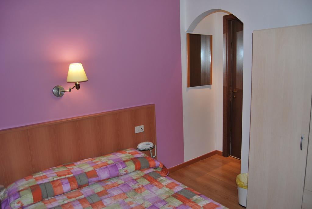 Hotel Alabarda Триест Экстерьер фото