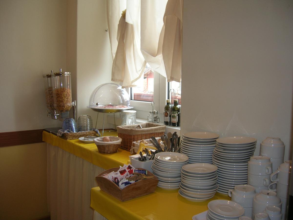 Hotel Alabarda Триест Экстерьер фото