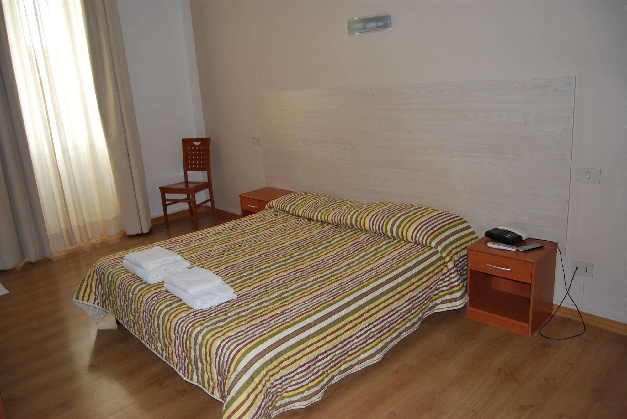 Hotel Alabarda Триест Экстерьер фото
