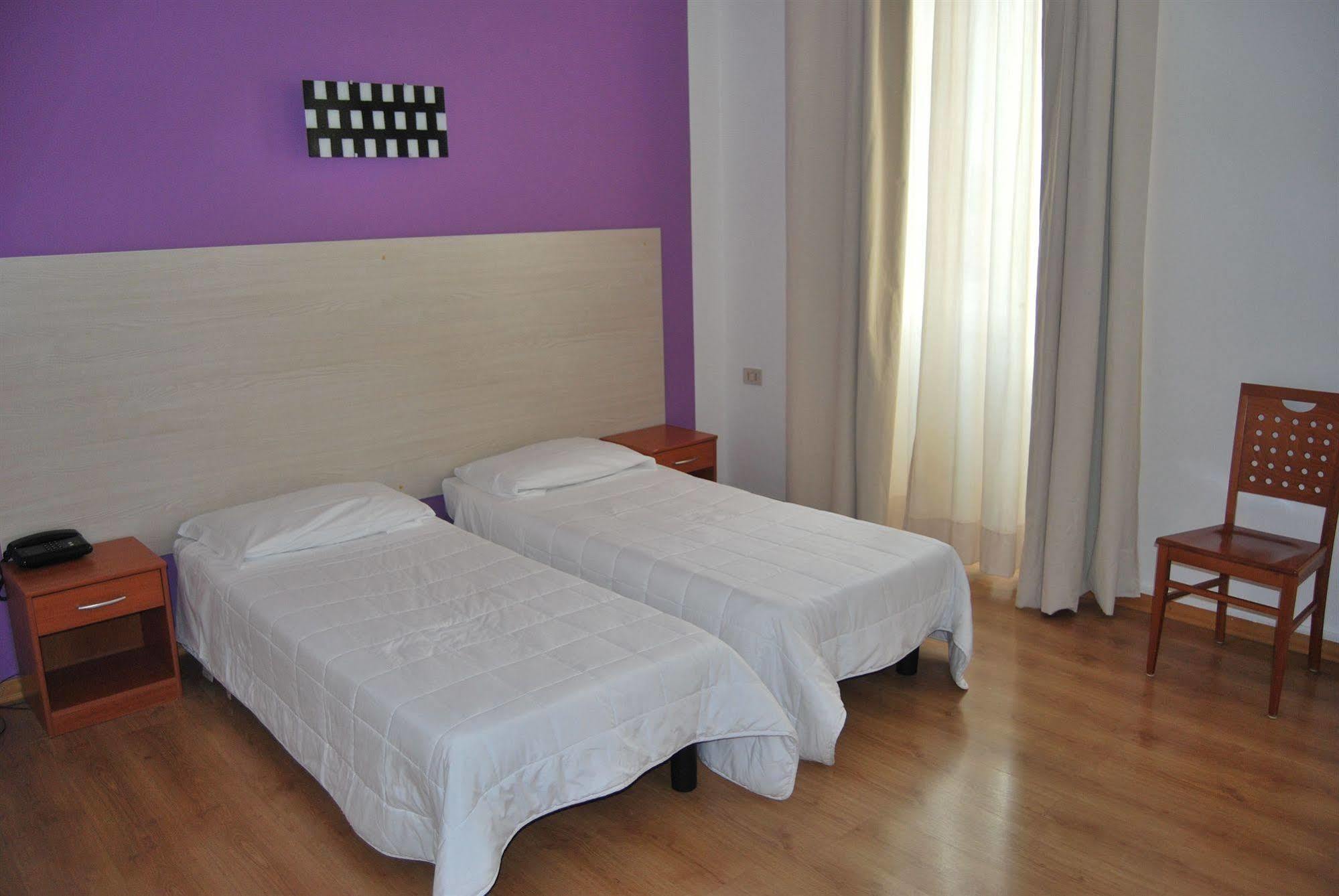 Hotel Alabarda Триест Номер фото
