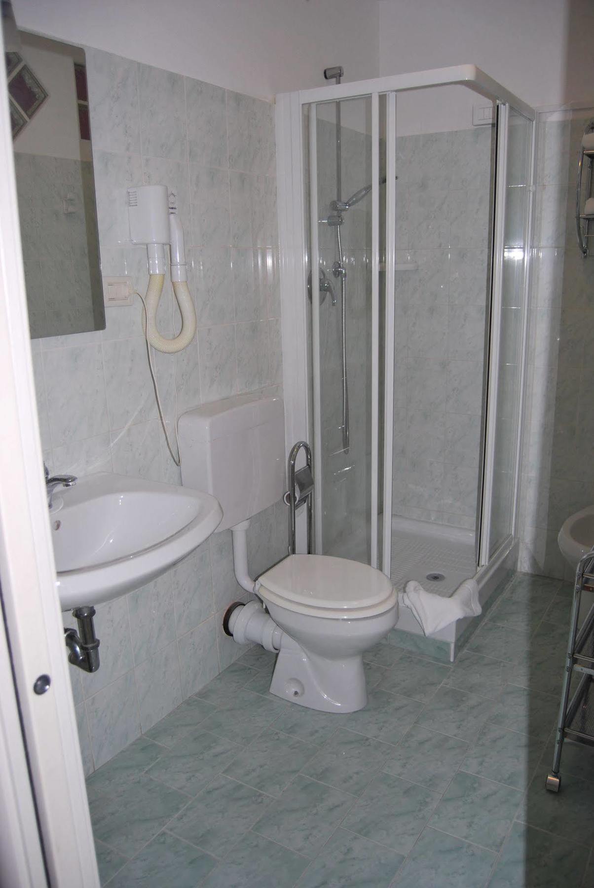 Hotel Alabarda Триест Экстерьер фото