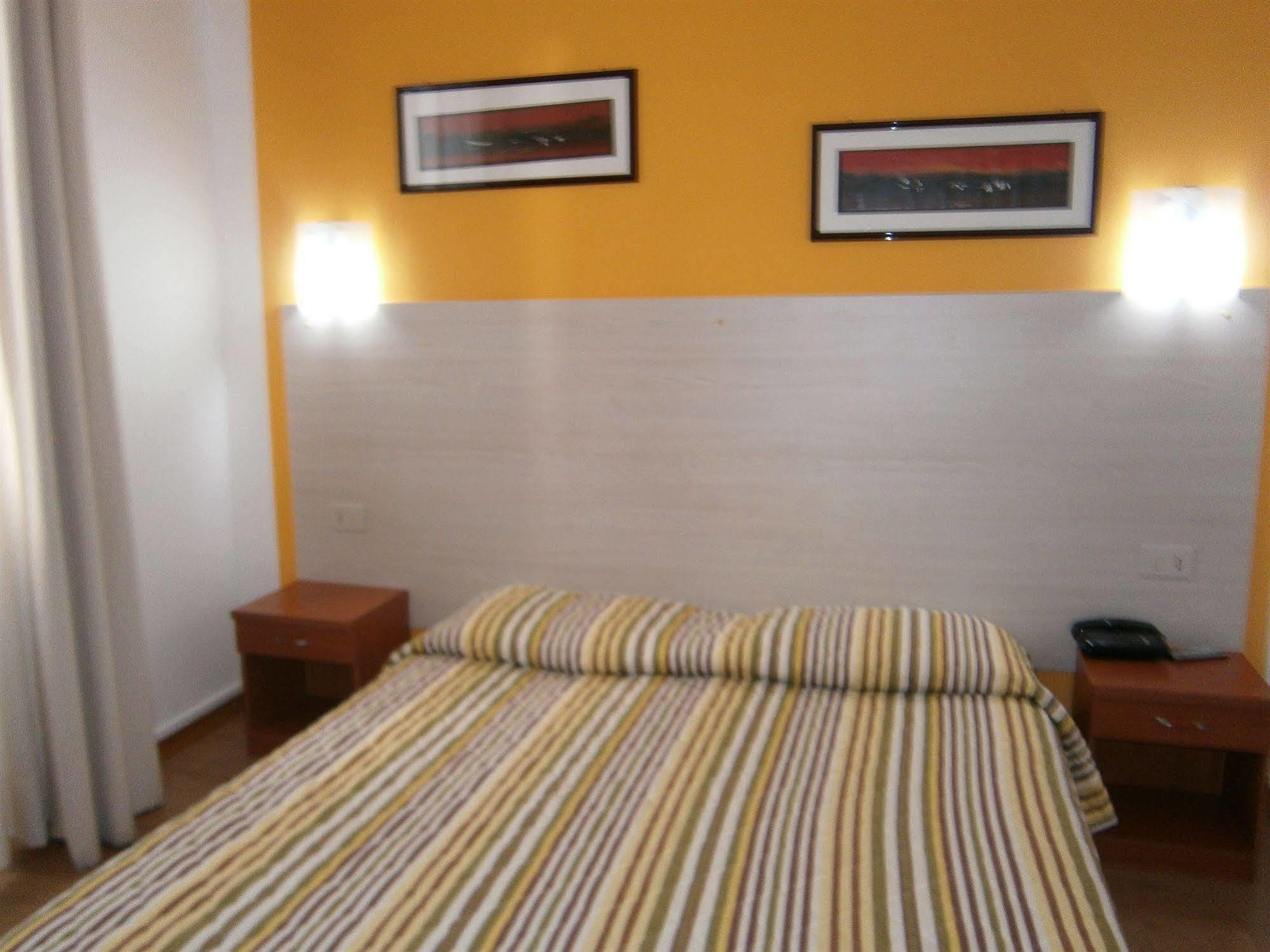 Hotel Alabarda Триест Экстерьер фото
