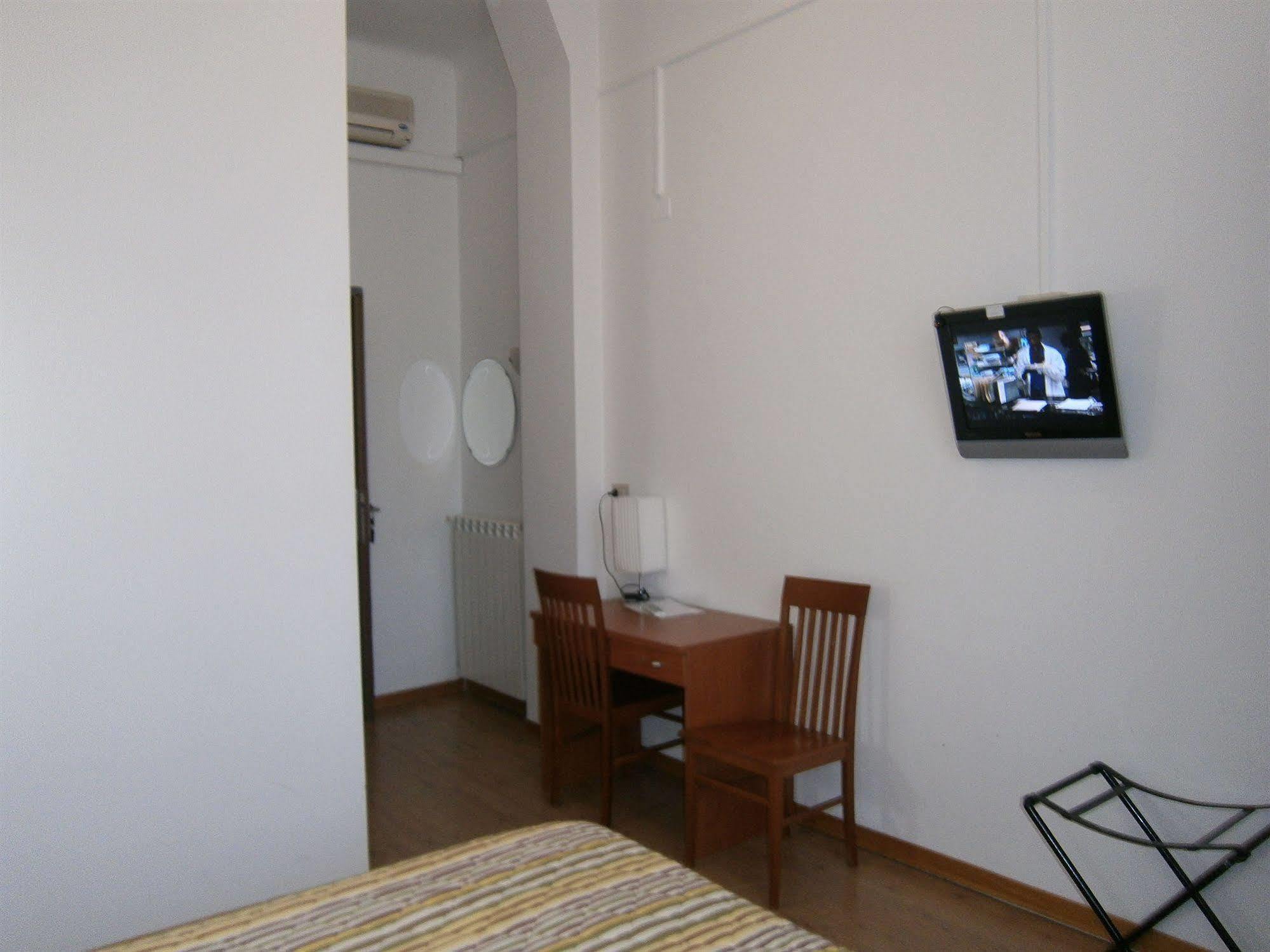 Hotel Alabarda Триест Экстерьер фото