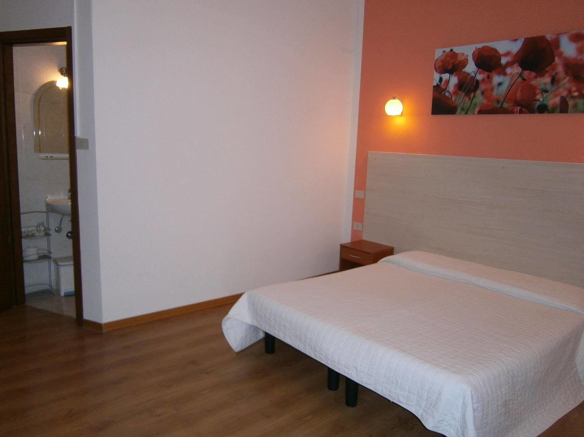 Hotel Alabarda Триест Экстерьер фото