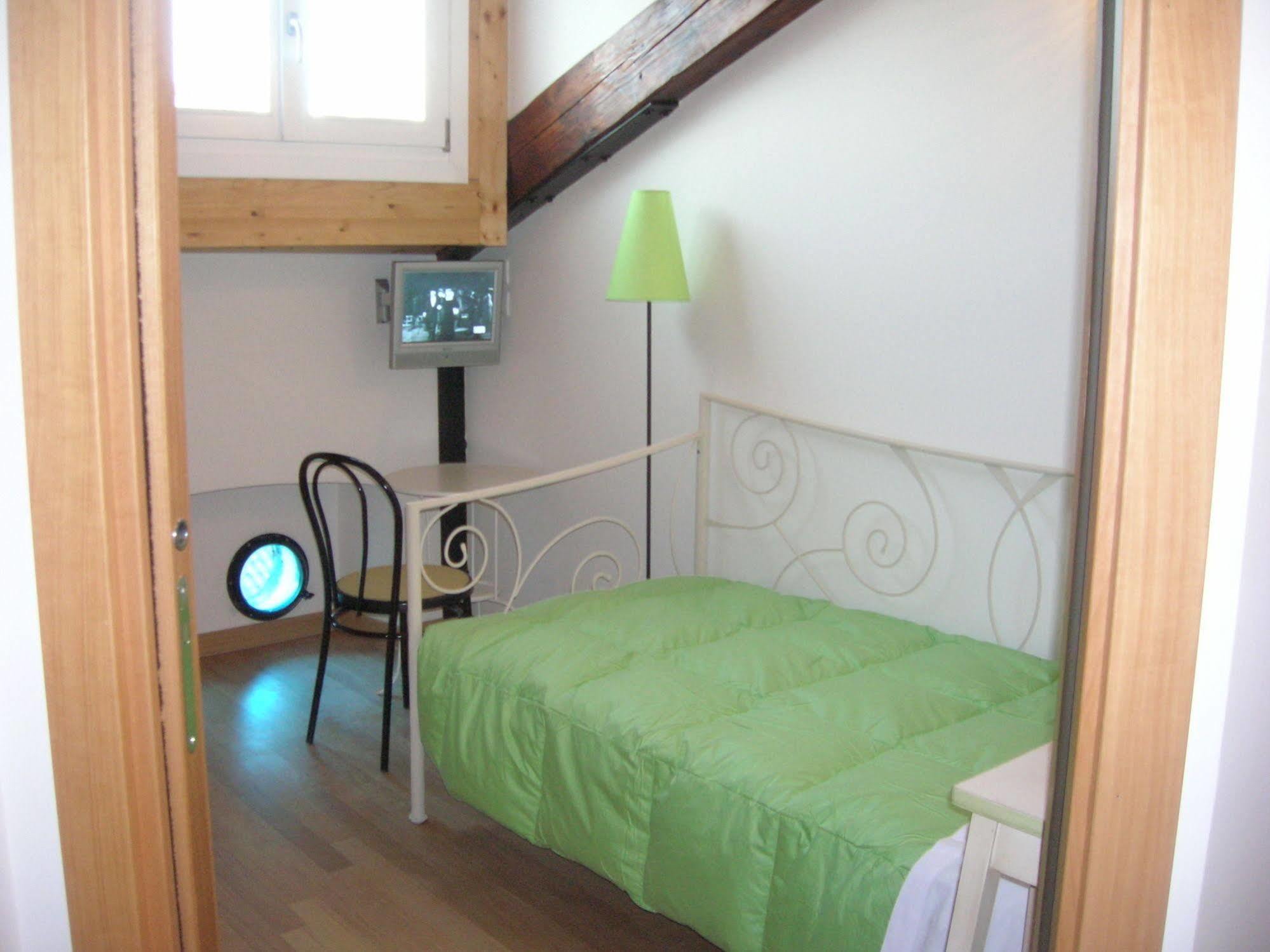 Hotel Alabarda Триест Экстерьер фото