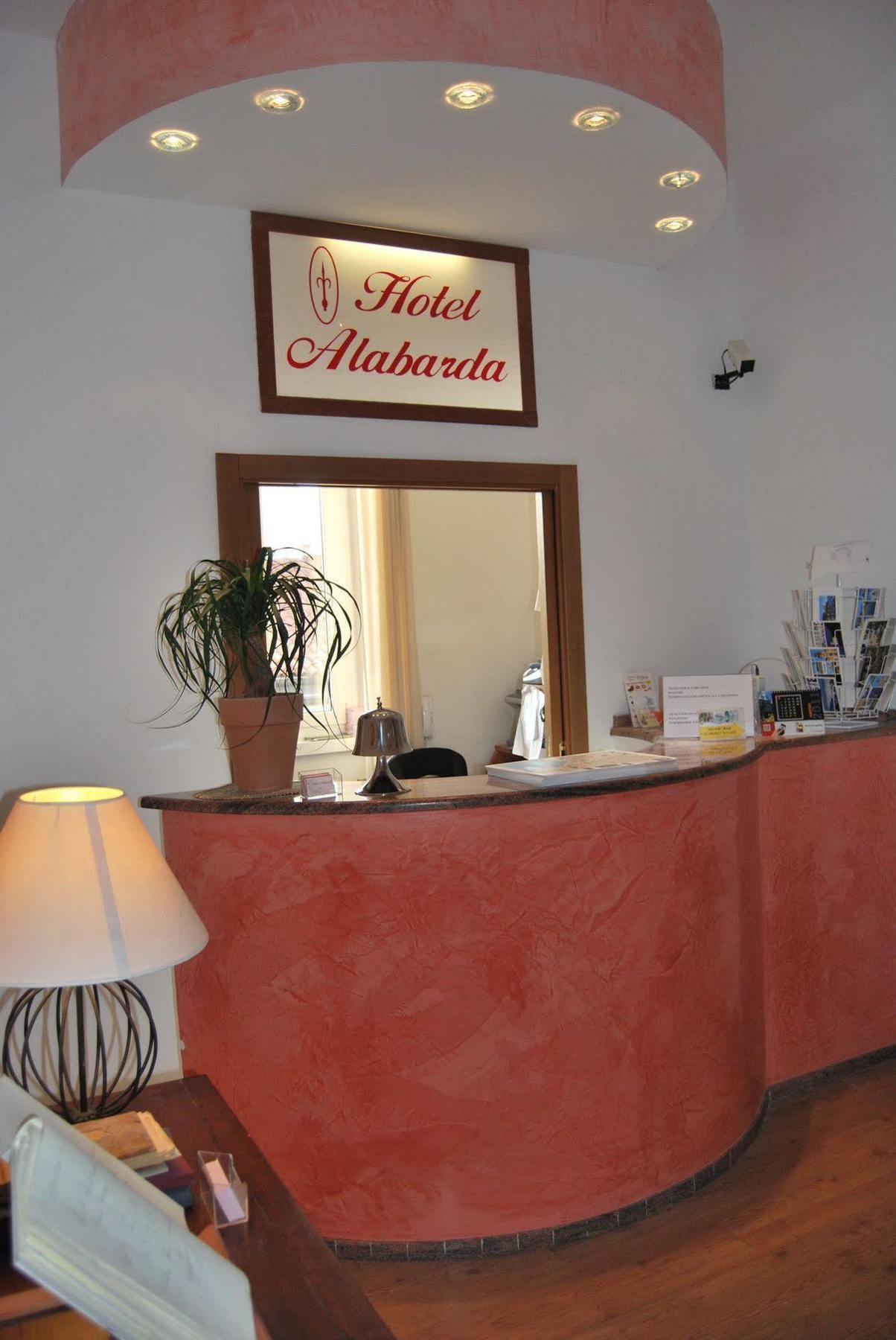 Hotel Alabarda Триест Экстерьер фото