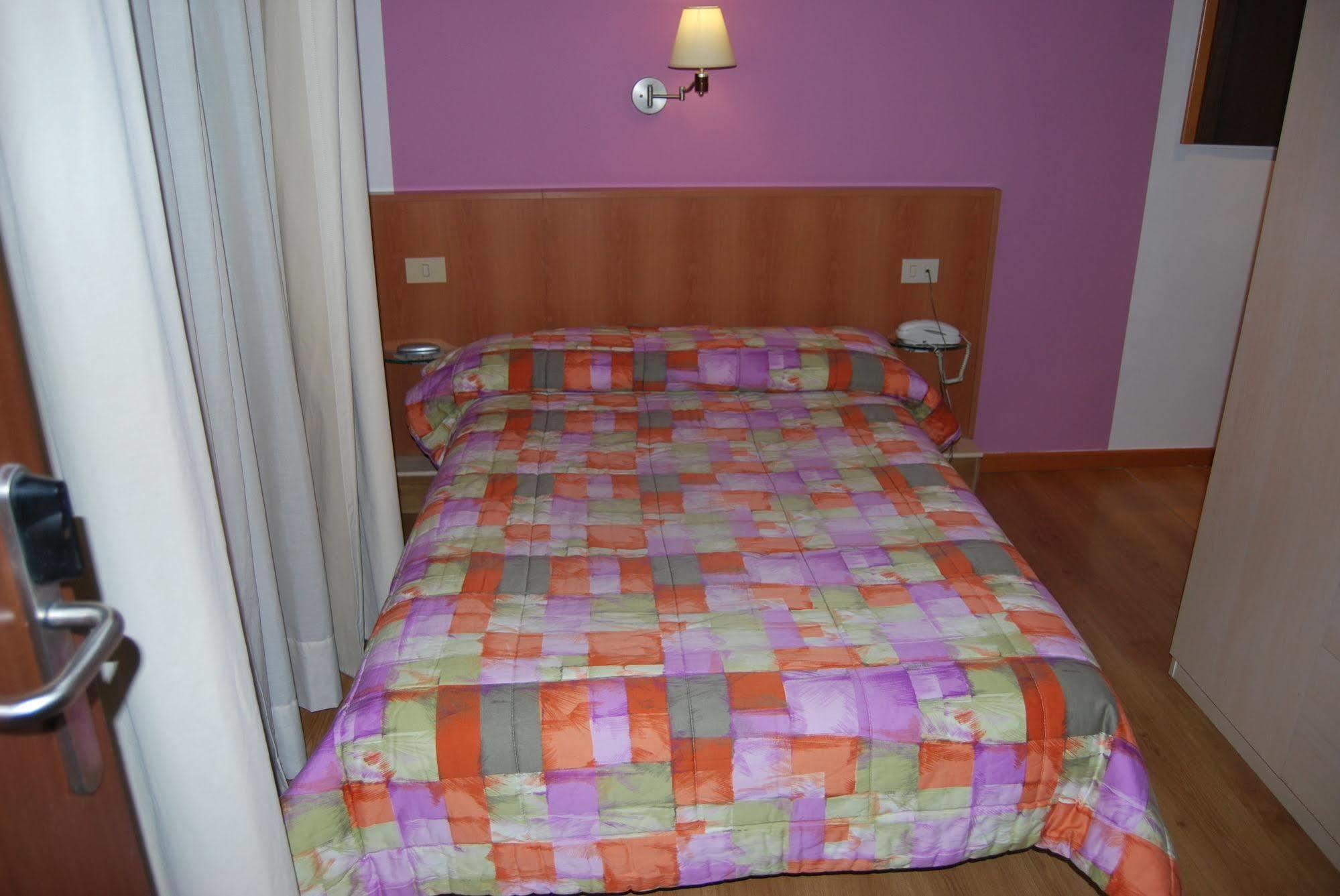 Hotel Alabarda Триест Экстерьер фото