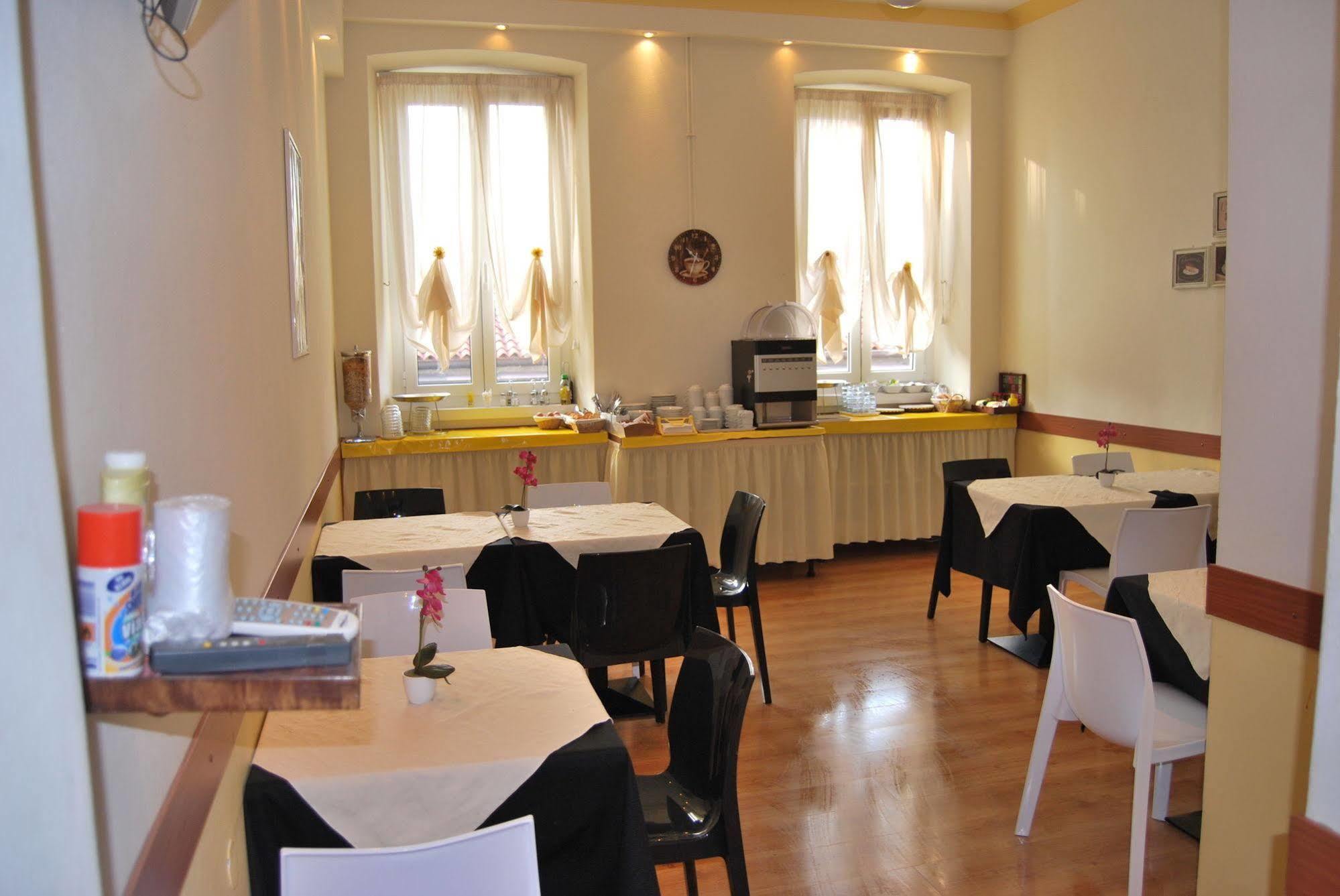 Hotel Alabarda Триест Экстерьер фото