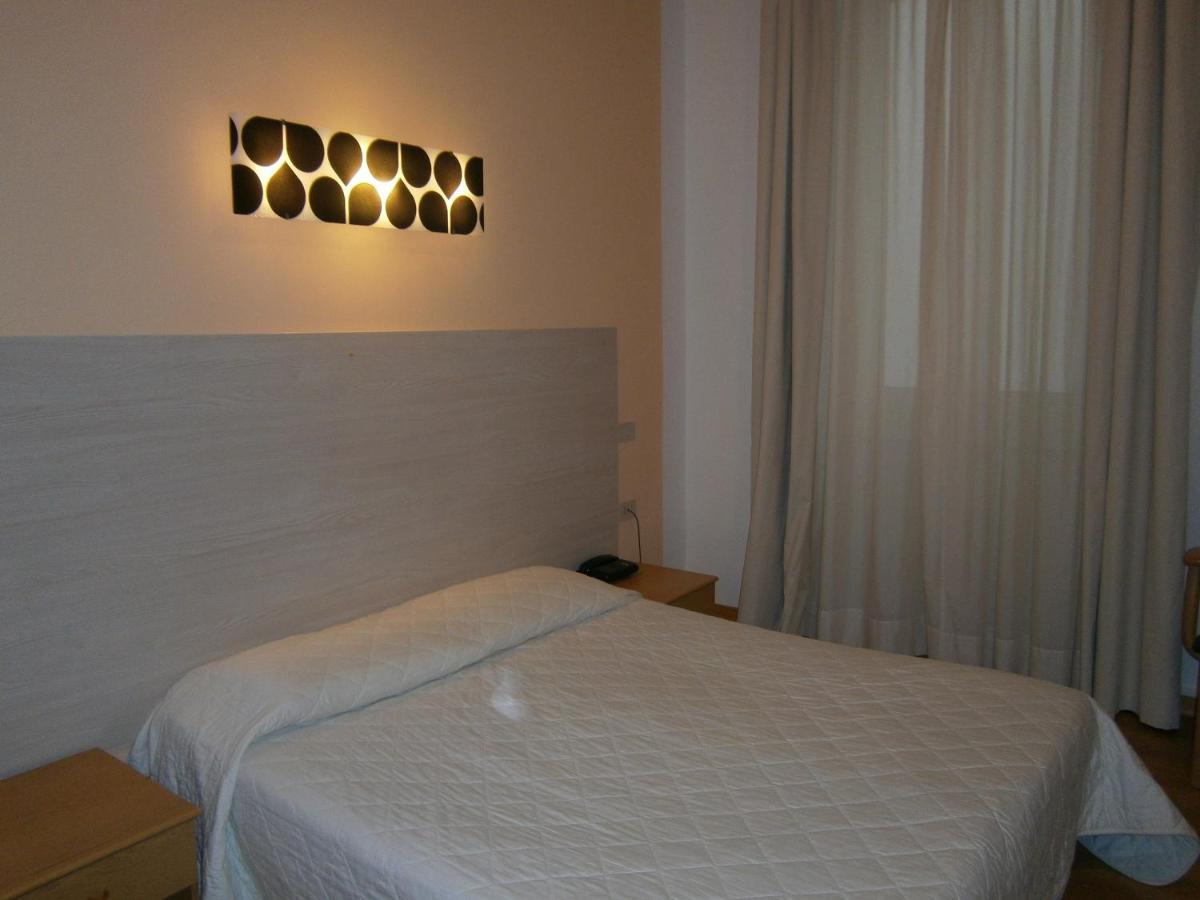 Hotel Alabarda Триест Экстерьер фото