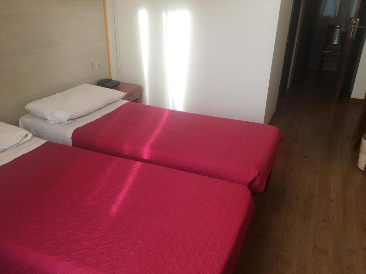 Hotel Alabarda Триест Экстерьер фото