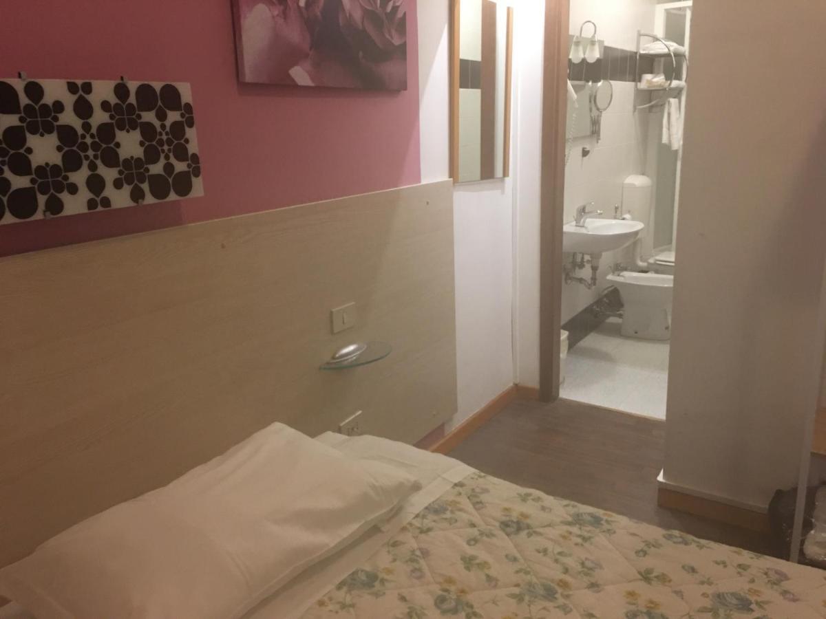 Hotel Alabarda Триест Экстерьер фото