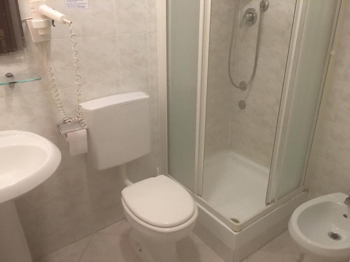 Hotel Alabarda Триест Экстерьер фото