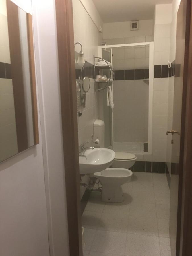 Hotel Alabarda Триест Экстерьер фото